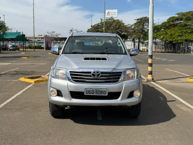 Toyota Hilux CD SRV D4-d 4X4 3.0 TDI Diesel AUT 2012
