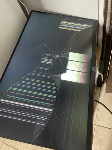 Tela trincada Monitor Gamer AOC Speed 24 75hz IPS 1ms