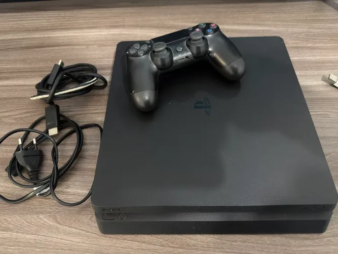 ? PlayStation 4 Slim 1 TB - Excelente estado