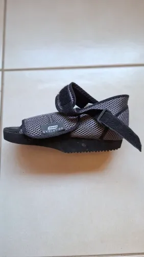 Sandália / bota ortopédica tam 38