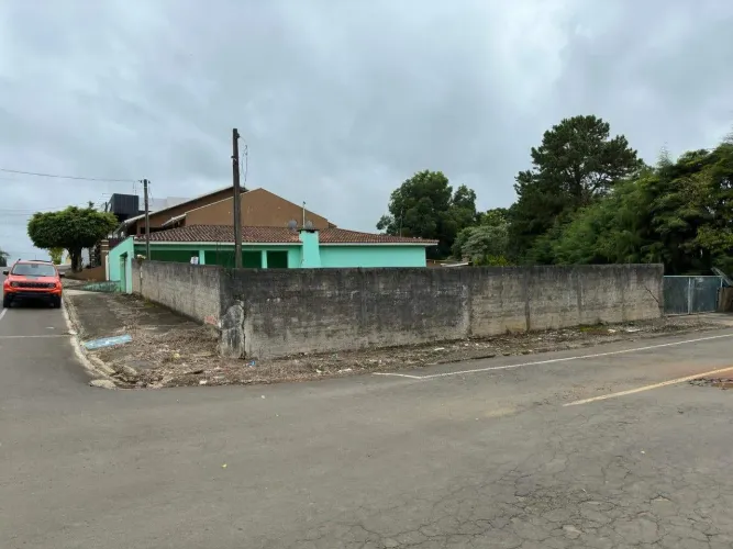 Terreno de Esquina à Venda, com 350m². Apenas uma quadra da Avenida Coronel Roge