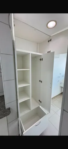 Armário multiuso 