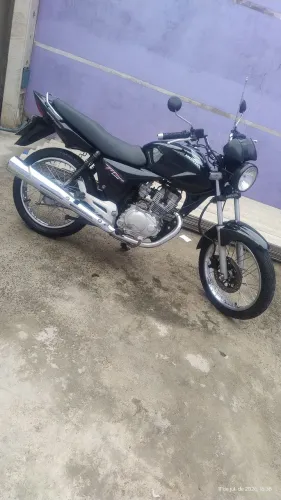Ótima moto muito boa pro dia dia super conserva motor novo moto em perfeito estado