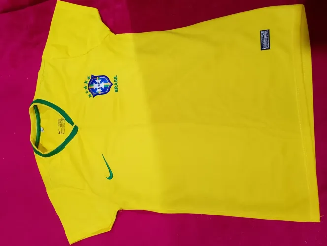 VENDO CAMISA DA SELEÇÃO BRASILEIRA NOVA TAMANHO P!