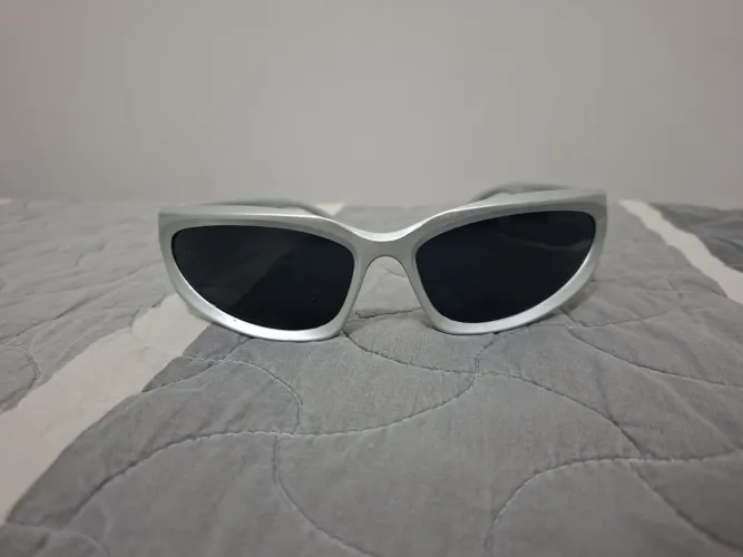 Óculos de sol vintage prata com lente preta