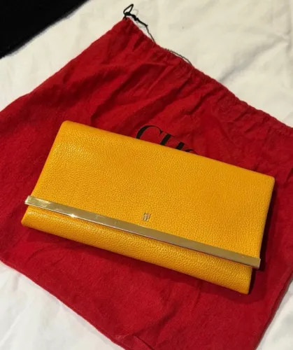 Clutch amarela Carolina Herrera
