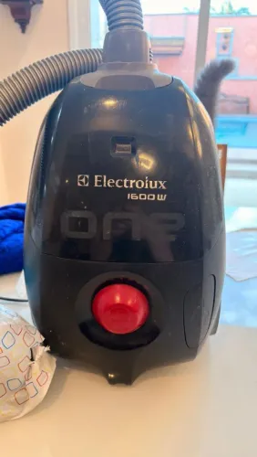 Aspirador de pó Electrolux one 1600w 220V com 6 bocas de limpeza
