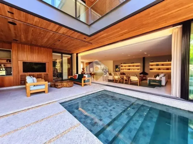 Magnífica propriedade no Jardim Pernambuco com 1.040m2 de área construída