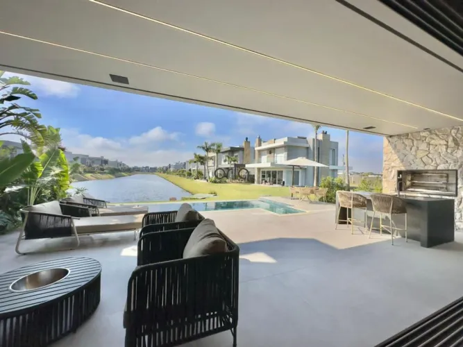 Casa à venda com 04 suítes, sendo uma delas com hidro, piscina e área gourmet no CAPÃO ILH