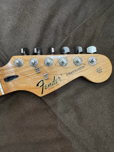 Fender strato 1997 Mik LER DESCRIÇÃO 
