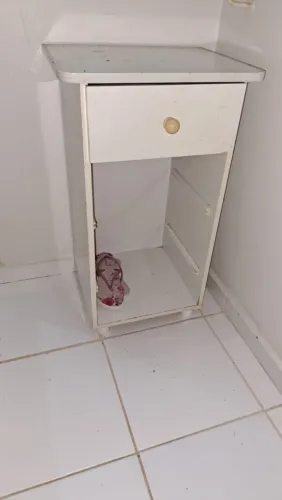 Doação: mesa de centro e armarinho
