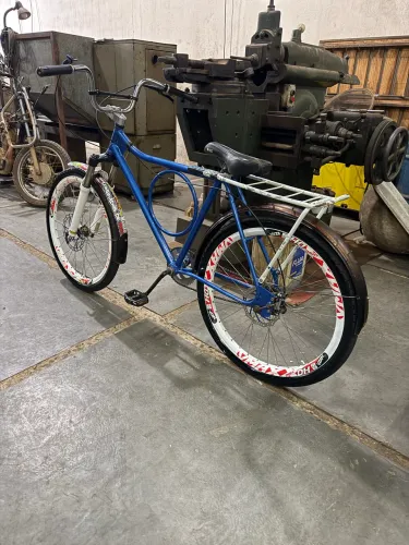 Monark aro 26 com freio a disco e suspensão