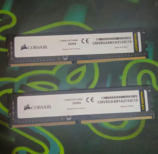MEMÓRIAS RAM 2x8GB DDR4 CORSAIR VALUE SELECT 2133MHz