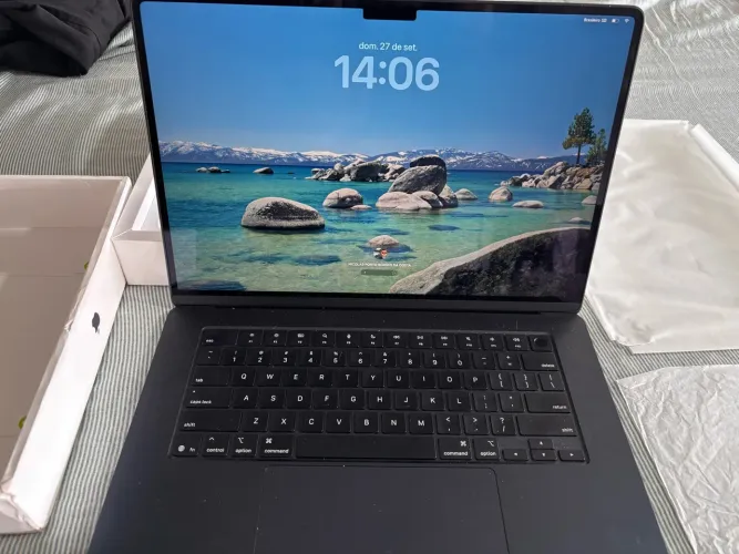 Apple MacBook Air M4 (2025) 15" - 256GB SSD, 16GB RAM