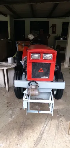 Trator agrale