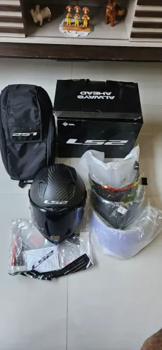 Capacete Carbono LS2 FF805 Thunder GP / Preto Fosco!!! Tamanho XL / 62  ( Com 5 Viseiras)