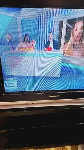 Televisão 29 polegada de tubo com estante de vidro 