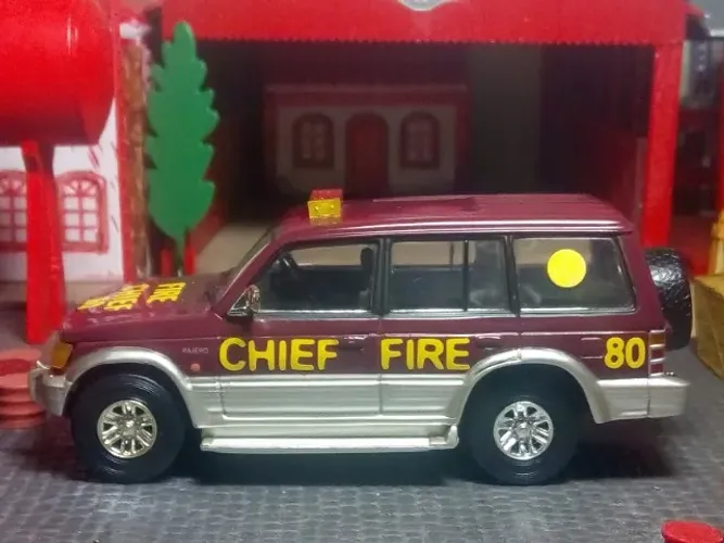 MINIATURA MITSUBISHI PAJERO 1997 - FAB.: DELPRADO COLECTION - ESC.: 1/43.