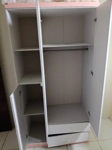 Guarda roupa infantil usado