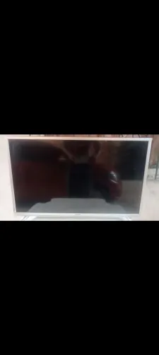 SMART TV DA MARCA SEMP TOSHIBA DE 32 POLEGADAS, VALOR R$ 600 REAIS.