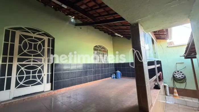 CASA AMPLA À VENDA EM JUTUABA ÓTIMA LOCALIZAÇÃO!