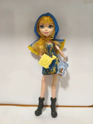 Boneca Ever After High Blondie Lockes Trough the Woods