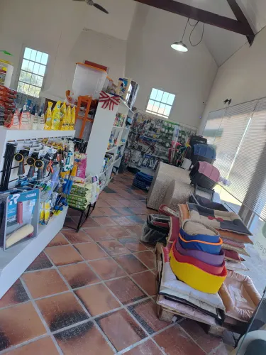 Vende Agropecuária e Ferragem