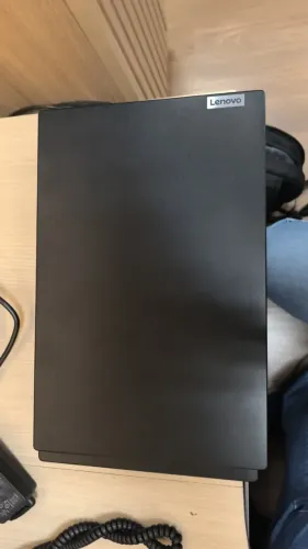 Notebook Lenovo V15 G4