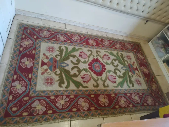 Tapete ARRAIOLOS ARTESANAL BORDADO A MÃO 