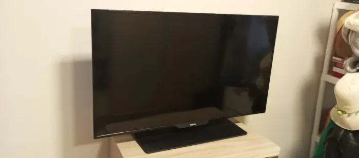 Tv com defeito para retirada de peça 120 reais