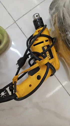 Furadeira 220v nova - De Walt