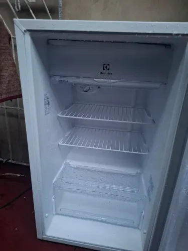 FRIGOBAR ELETROLUX 122L 127V