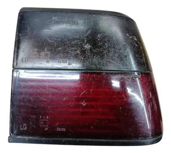 Lanterna Santana 1991 1997 Fume Traseira Direita Detalhe Direito/passageiro Vermelho
