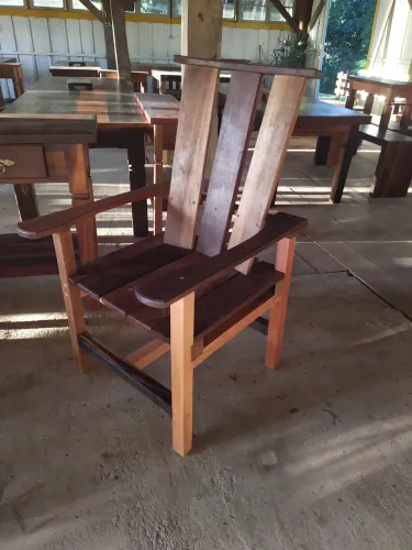 Poltronas de madeira