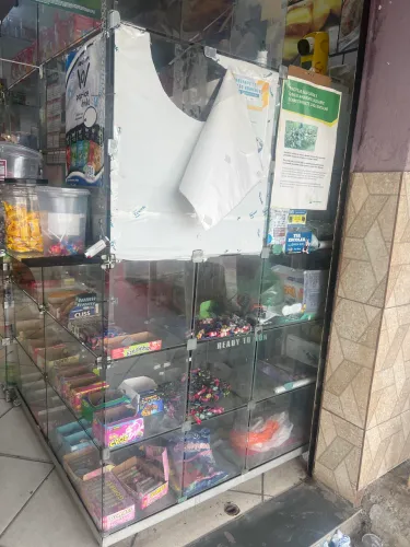 Caixa de loja  vitrine vidro 