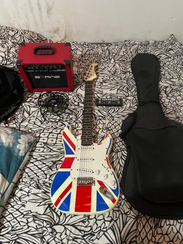 Kit guitarra Eagle, case, amplificador, cube baby, 2 cabos