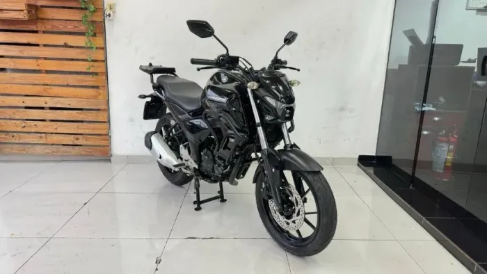 YAMAHA FZ15 ABS 2023 PRETA COM 23.000 KM 