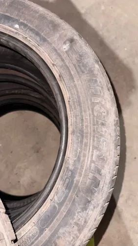 Vendo pneus em ótimas condições. Aro 17, 215/60