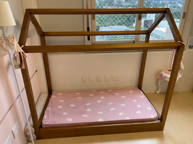 Cama montessoriana infantil cabana