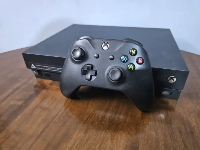 Vídeo Game Xbox One X 1TB 4K