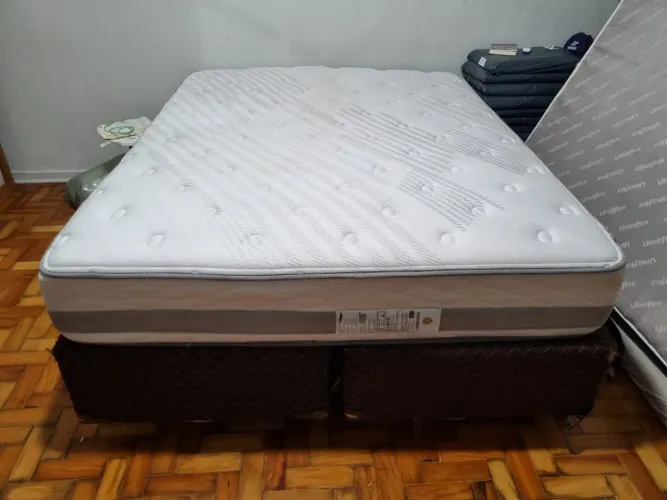 Colchão Queen Size Herval Silver com Pillow Top e Molas Ensacadas