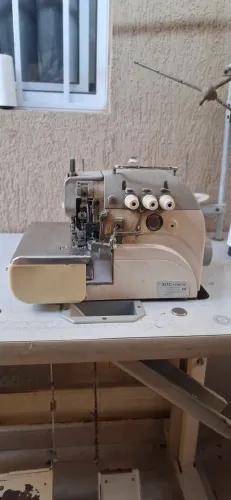 Máquina de Costura Overlock Singer
