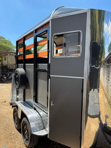 Trailer para Transporte de Cavalos 2 Lugares Zero Km - JR Horse Trailer