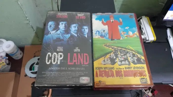 Vhs Cop Land- Stallone + A Revolta Dos Brinquedos Legendados
