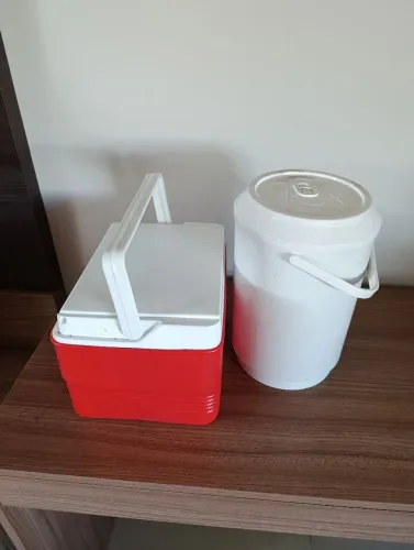 Cooler caixa térmica com 10L e 6L em perfeito estado