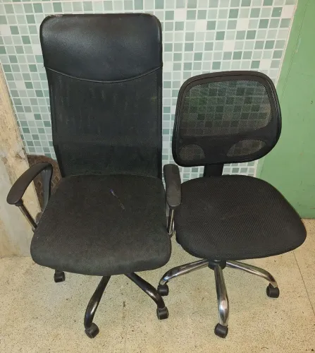 São 2 cadeiras giratórias escritório pelo valor do anúncio 