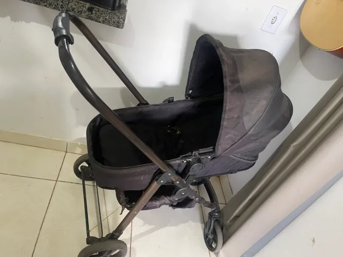 Carrinho de bebê Moisés 