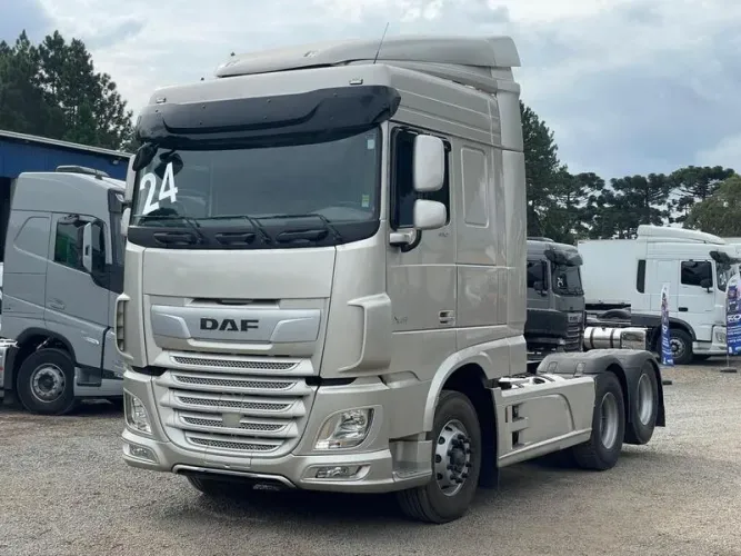 DAF XF 530 6X2 ANO 2024 - COM 148 MIL KM - KIT DEFLETOR COM CHAPEU + SAIAS LATERAIS