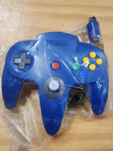 Controle de Nintendo 64 seminovo azul e amarelo