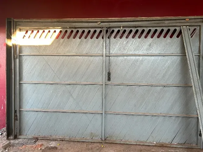 Portão de madeira (porta toldo) 4.0x2.5.